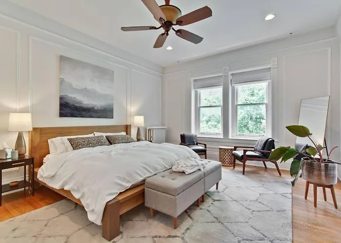 Historic Luxury Townhouse In Downtown Chicago