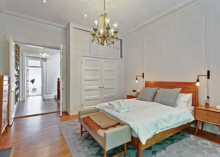 Historic Luxury Townhouse In Downtown Chicago