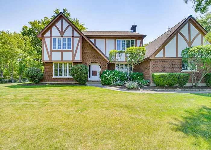 Family-Friendly Lake Home In Quiet Neighborhood
