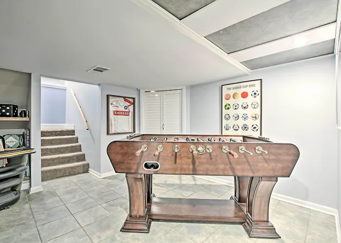 Lakefront Home W/ Game Room, Theater & Dock!